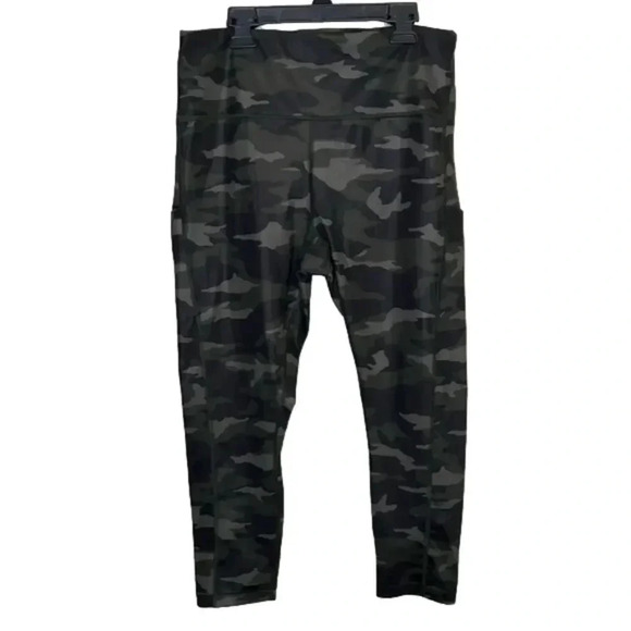 Athleta Pants - Athleta Ultimate Camo 7/8 Tight Size 1X